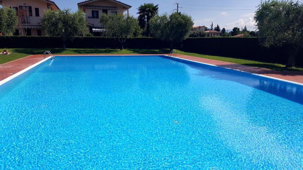 Re Lear Al Lago Cola  Luaran gambar